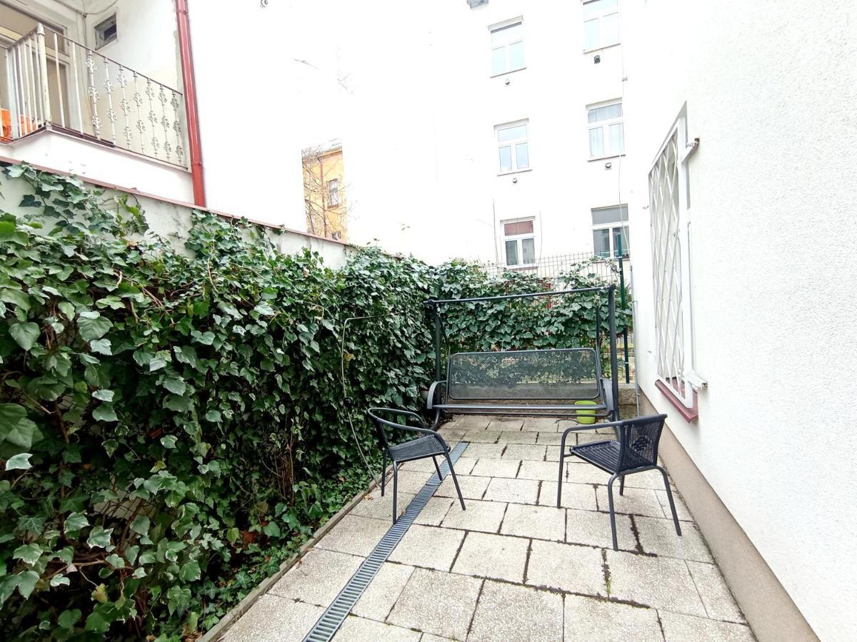 Apartments Captain Grand Prague Exterior photo